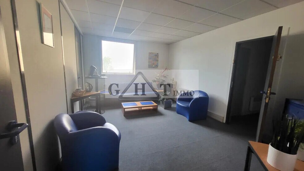 Bureau dans Lognes à vendre - Photo de l’immeuble – Image 1 sur 7