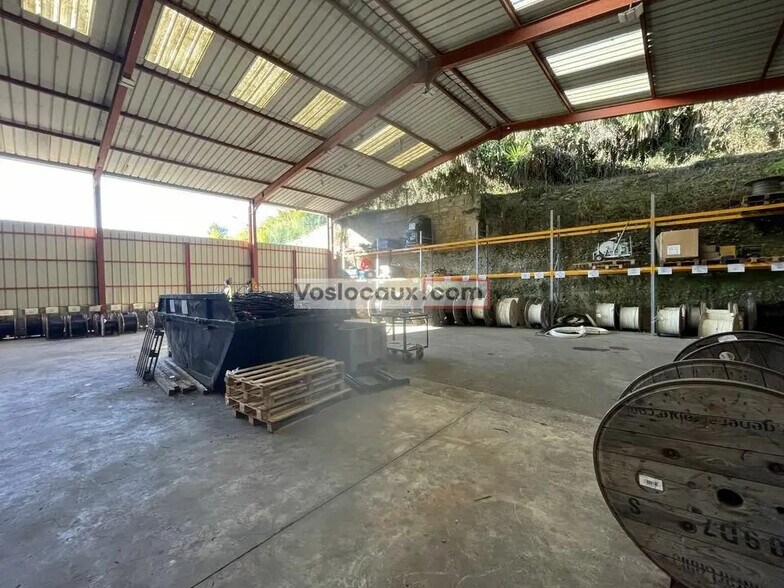 Local d’activités dans Carros à louer - Photo intérieure – Image 2 sur 3