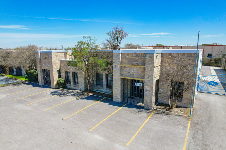 7316 NE Loop 410, San Antonio, TX à louer - Photo de l’immeuble – Image 2 sur 15