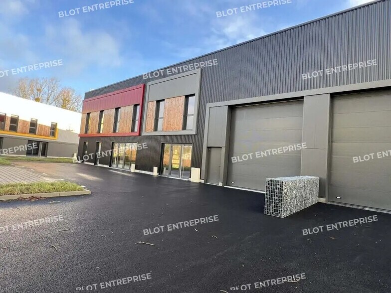 Local d'activités dans Montauban-de-Bretagne à vendre - Photo de l’immeuble – Image 2 sur 9