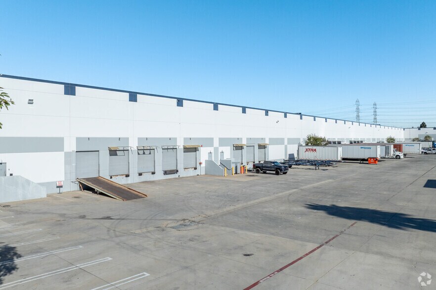 16920 S Main St, Gardena, CA à louer - Photo de l’immeuble – Image 2 sur 4