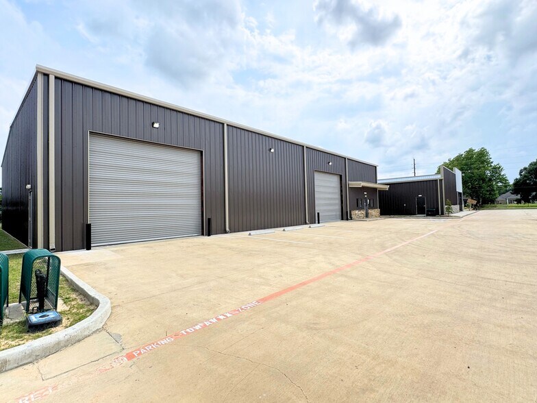 22810 Hufsmith Kohrville Rd, Tomball, TX à louer - Photo principale – Image 1 sur 12
