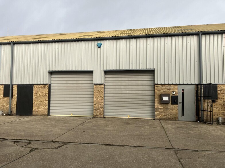 Units 3-4 Dorset Rd, Sheerness à vendre - Photo principale – Image 1 sur 1