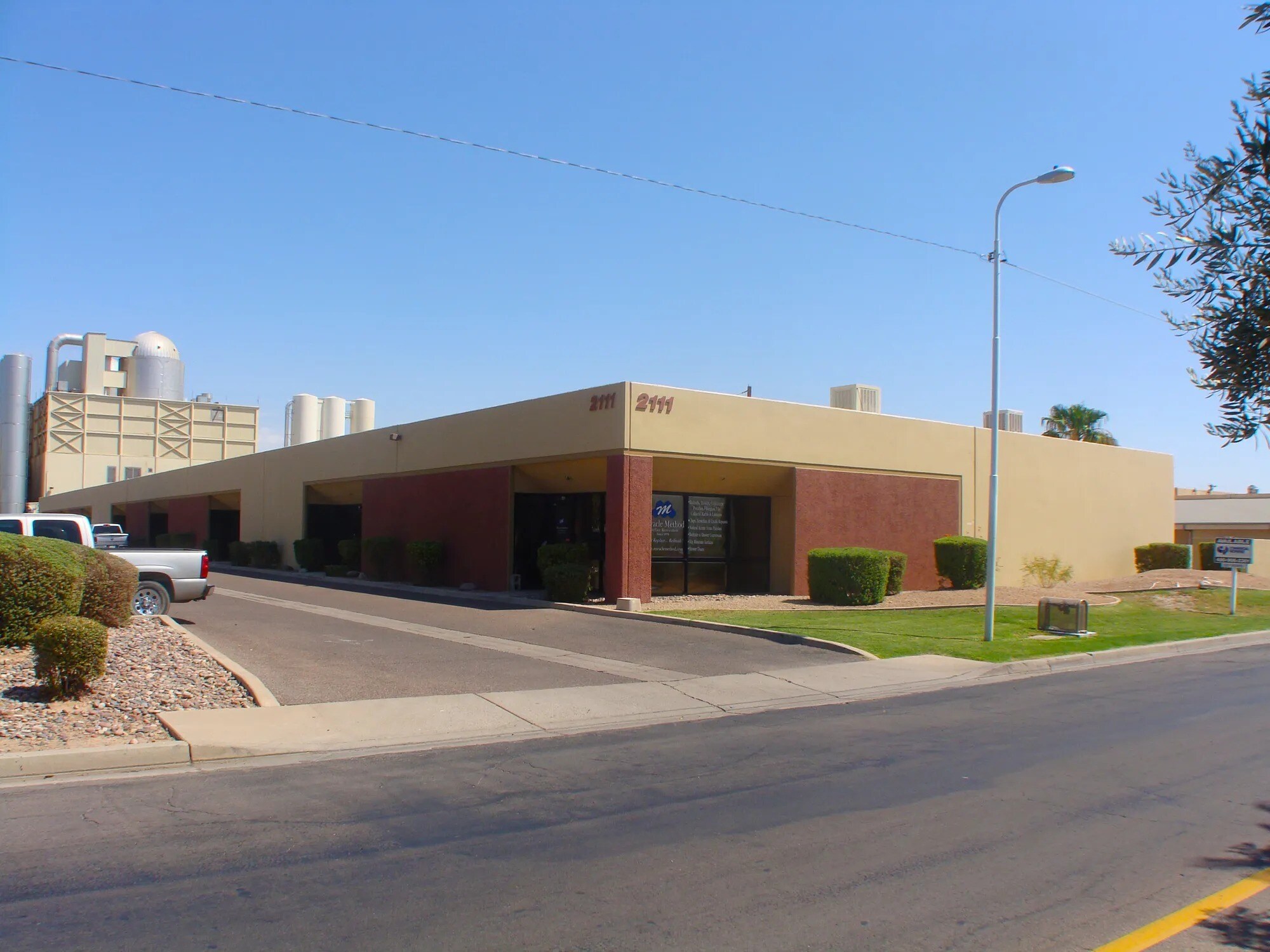 2111 S Industrial Park Ave, Tempe, AZ à louer Photo de l’immeuble– Image 1 sur 6