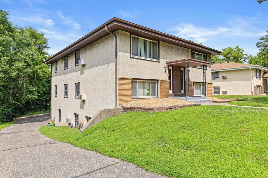 4220 4th St NE, Columbia Heights, MN à vendre - Photo de l’immeuble – Image 2 sur 47