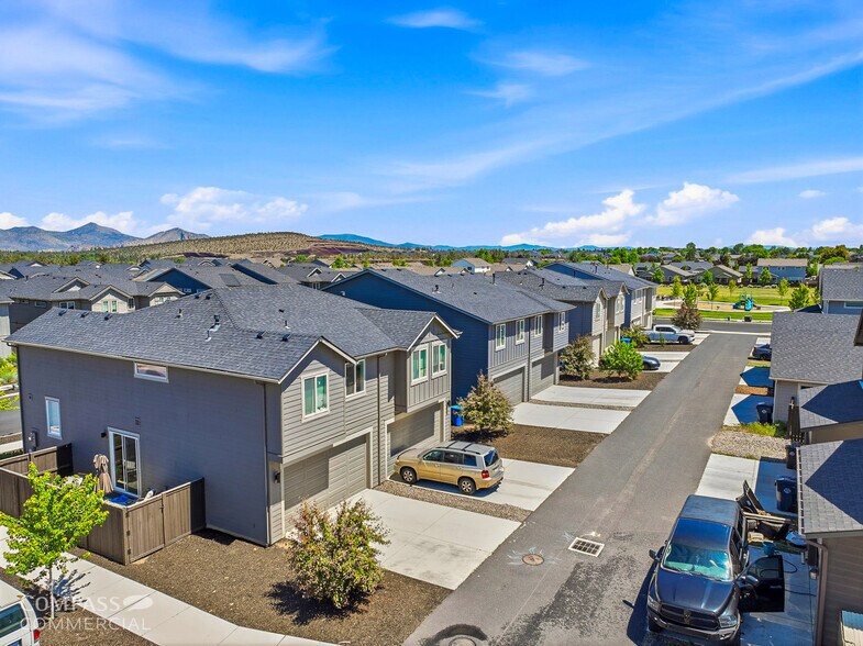 2598 NW Spruce Cone Ln, Redmond, OR à vendre - Photo de l’immeuble – Image 2 sur 16