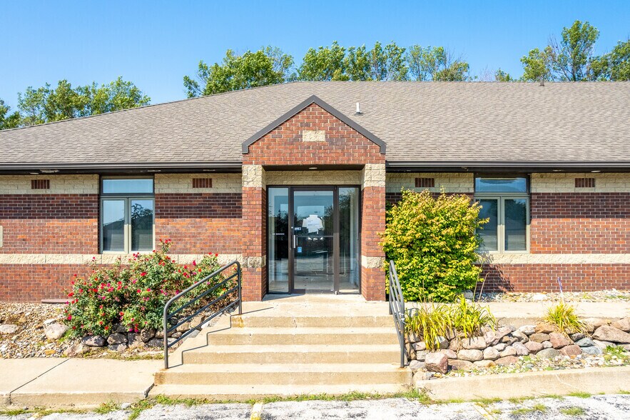 10530 New York Ave, Urbandale, IA à vendre - Photo de l’immeuble – Image 2 sur 5