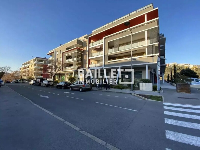 Local commercial dans Saint-Raphaël à louer - Photo de l’immeuble – Image 2 sur 12