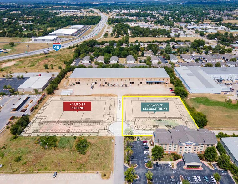 810 Rieff St, Springdale, AR à louer - Photo de l’immeuble – Image 1 sur 3