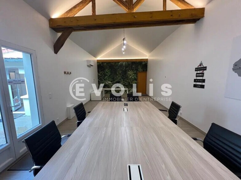 Bureau dans Brie-Comte-Robert à louer - Photo intérieure – Image 2 sur 5