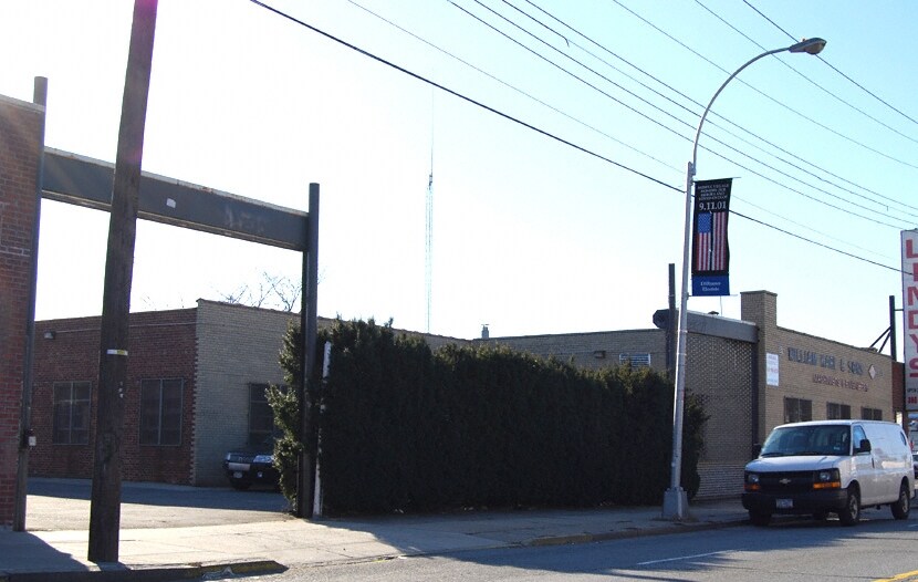 62-22 Metropolitan Ave, Flushing, NY à louer - Photo principale – Image 1 sur 7