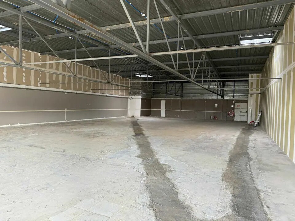 Local commercial dans Barentin à louer Photo intérieure– Image 1 sur 4