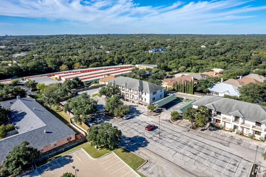 1380 Pantheon Way, San Antonio, TX à louer - Aérien – Image 2 sur 6