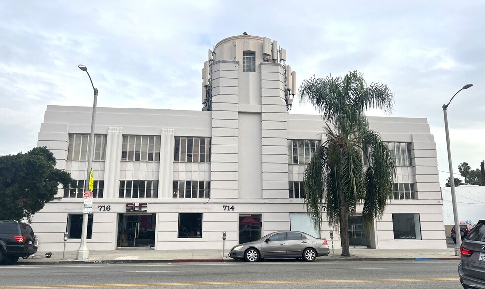 712-718 N La Brea Ave, Los Angeles, CA à louer - Photo de l’immeuble – Image 1 sur 2