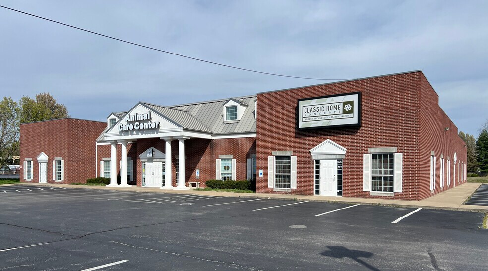 2424 S Campbell Ave, Springfield, MO à louer - Photo de l’immeuble – Image 2 sur 2