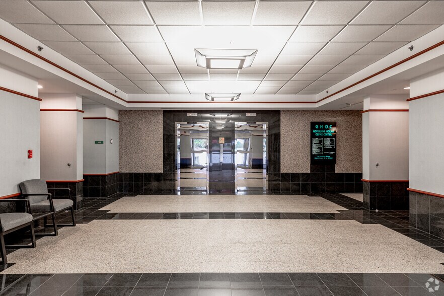 25 Lindsley Dr, Morristown, NJ à louer - Hall d’entrée – Image 3 sur 21