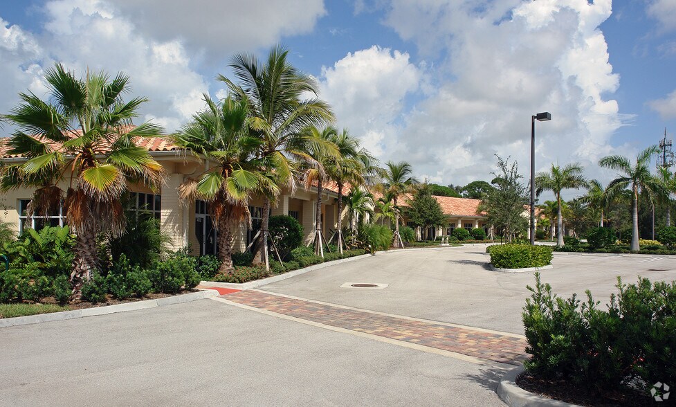 8645 N Military Trl, Palm Beach Gardens, FL à louer - Photo de l’immeuble – Image 3 sur 5