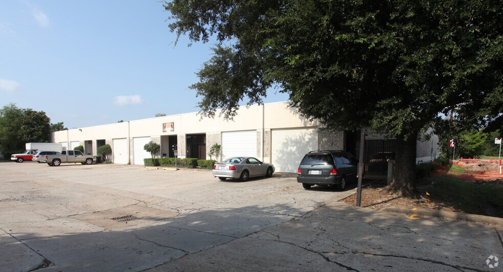 8520 Sweetwater Ln, Houston, TX à louer - Photo de l’immeuble – Image 2 sur 2