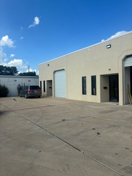 4814 Alexander Ln, Dallas, TX à louer - Photo de l’immeuble – Image 2 sur 12