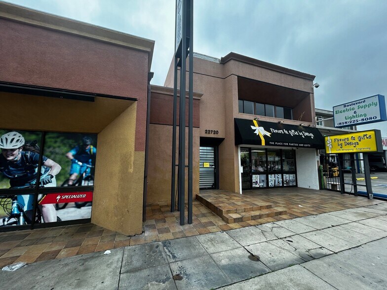 22720 Ventura Blvd, Woodland Hills, CA à louer - Photo de l’immeuble – Image 3 sur 14