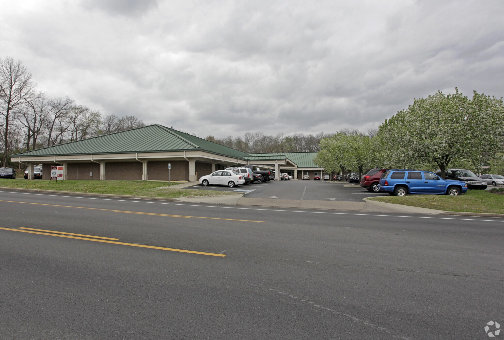 1001-1045 N Highland Ave, Murfreesboro, TN à louer Photo principale– Image 1 sur 24