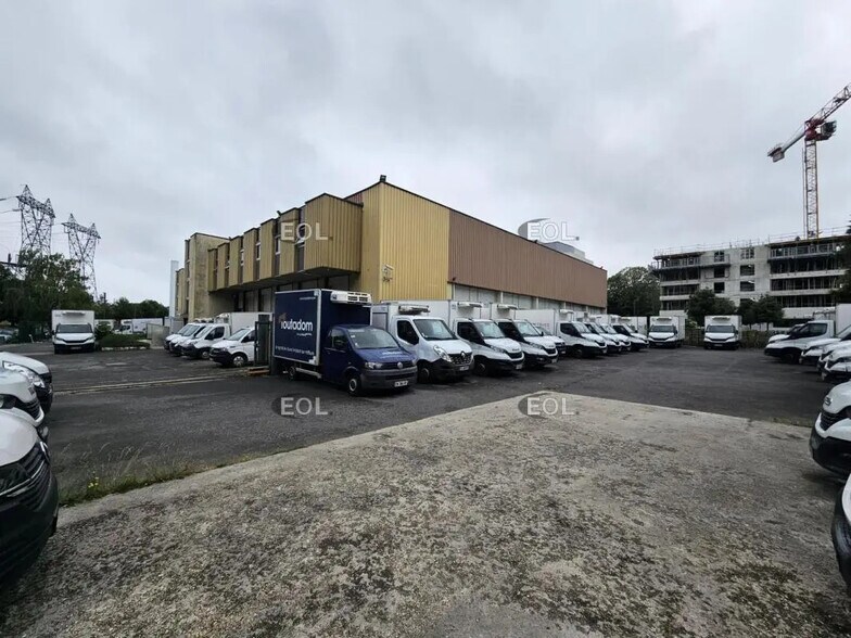 Local d’activités dans Orly à louer - Photo de l’immeuble – Image 3 sur 3