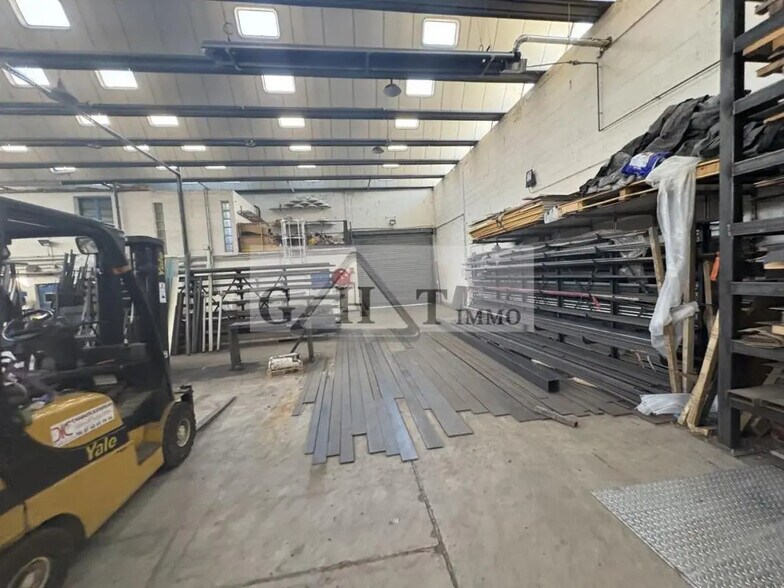 Industriel/Logistique dans Vaux-le-Pénil à vendre - Photo de l’immeuble – Image 3 sur 8