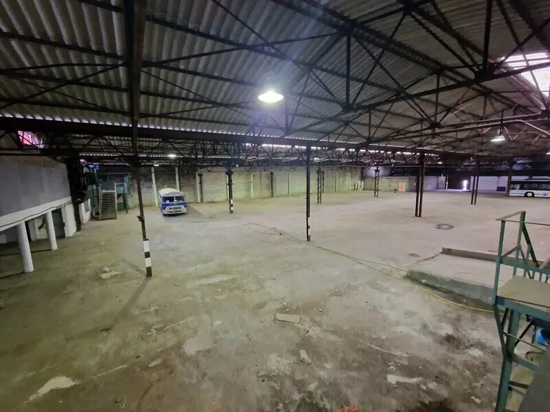 Industriel/Logistique dans La Trinité à louer Photo intérieure– Image 1 sur 7