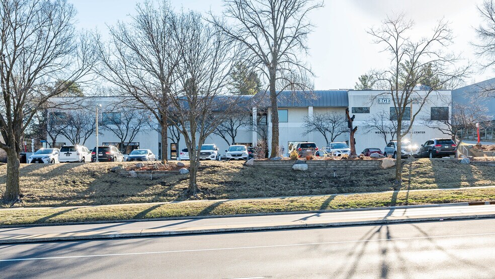 1701 22nd St, West Des Moines, IA à louer - Photo de l’immeuble – Image 3 sur 4