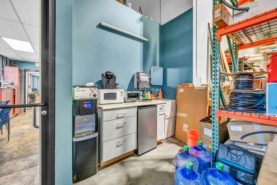 10 Turnberry Ln, Sandy Hook, CT à vendre - Photo intérieure – Image 3 sur 3