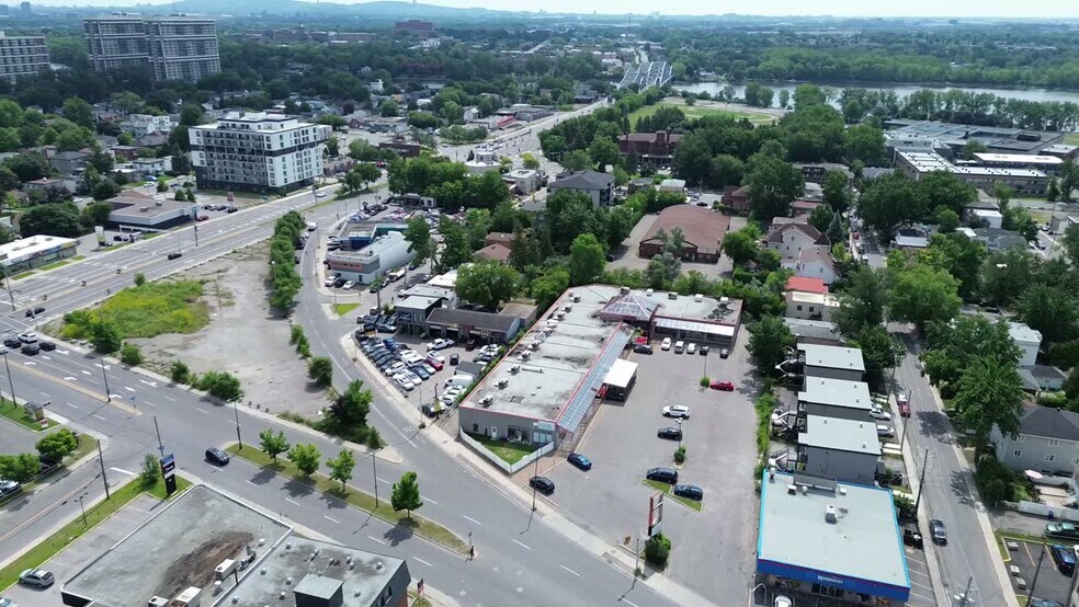 376-390 Boul Curé-Labelle, Laval, QC à vendre - Vidéo sur l’annonce professionnelle – Image 2 sur 3