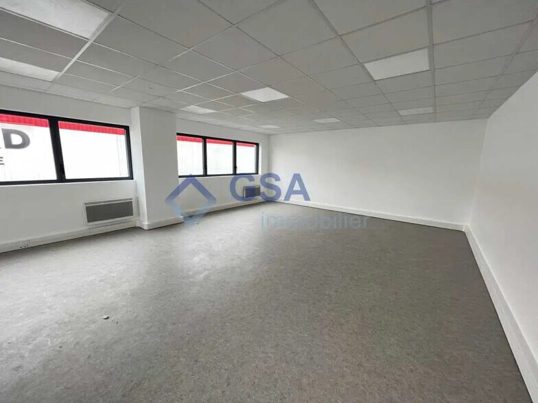 Bureau dans Corbeil-Essonnes à louer - Photo de l’immeuble – Image 3 sur 6