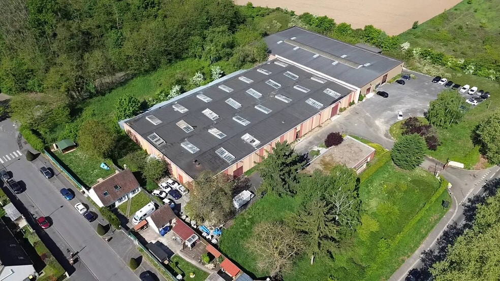 Local d’activités dans Auvers-sur-Oise à louer - Photo de l’immeuble – Image 1 sur 24