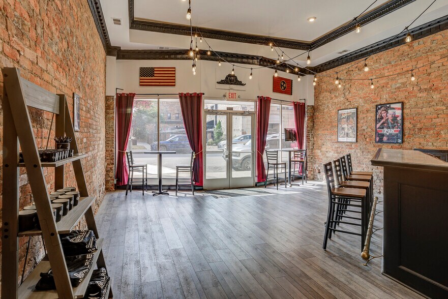215 E Main St, Johnson City, TN à vendre - Photo de l’immeuble – Image 3 sur 11