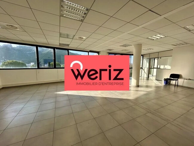 Plus de détails pour Bureau, Local commercial à louer