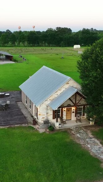 105 County Road 2239 rd, Cleveland, TX à vendre - Vidéo sur l’annonce professionnelle – Image 2 sur 62