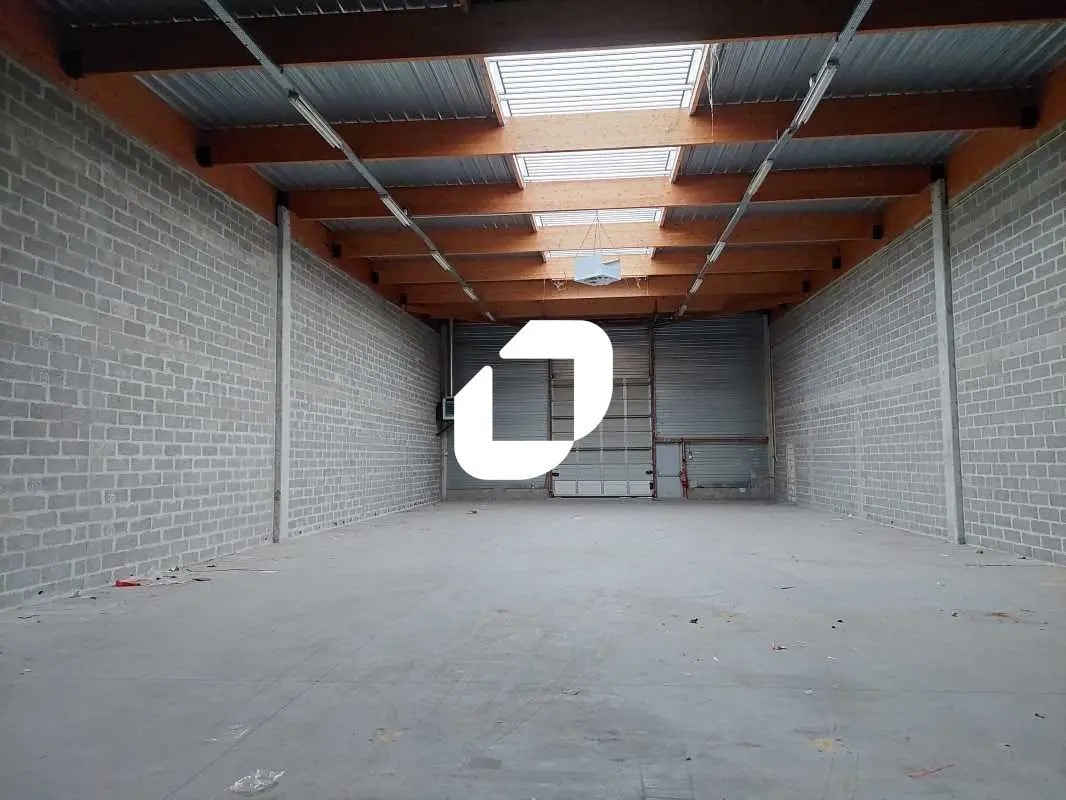 Local d’activités dans Coignières à louer Photo de l’immeuble– Image 1 sur 8