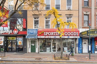 5716 Myrtle Ave, Ridgewood, NY à louer Photo intérieure– Image 1 sur 9