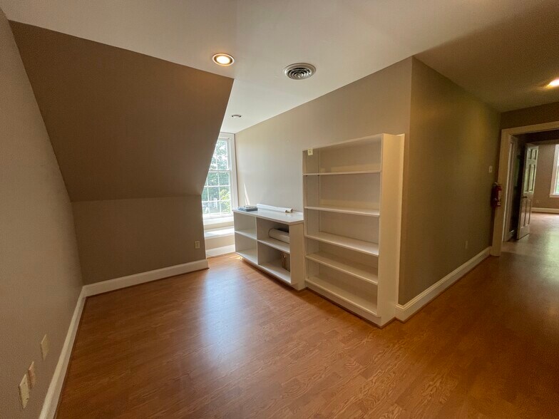 181 Charlotte St, Asheville, NC à louer - Photo de l’immeuble – Image 3 sur 7