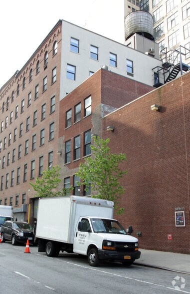 508 W 37th St, New York, NY à louer - Photo de l’immeuble – Image 2 sur 3