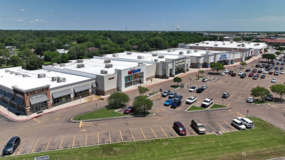 7808 NE Zac Lentz Pky, Victoria, TX à louer - Photo principale – Image 1 sur 4