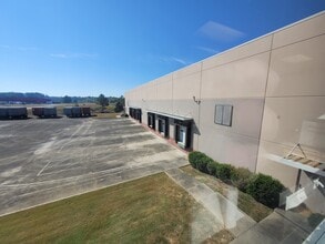 241 Commercial Park Cir, Calera, AL à louer Photo de l’immeuble– Image 1 sur 14