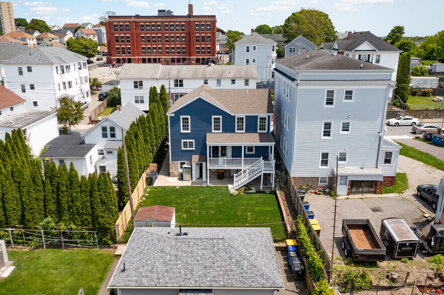 247 Pitman St, Fall River, MA à vendre - Photo de l’immeuble – Image 2 sur 28