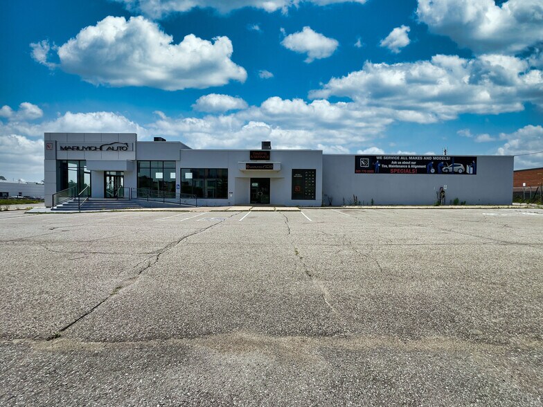 11262 Yonge St, Richmond Hill, ON à louer - Photo de l’immeuble – Image 2 sur 15