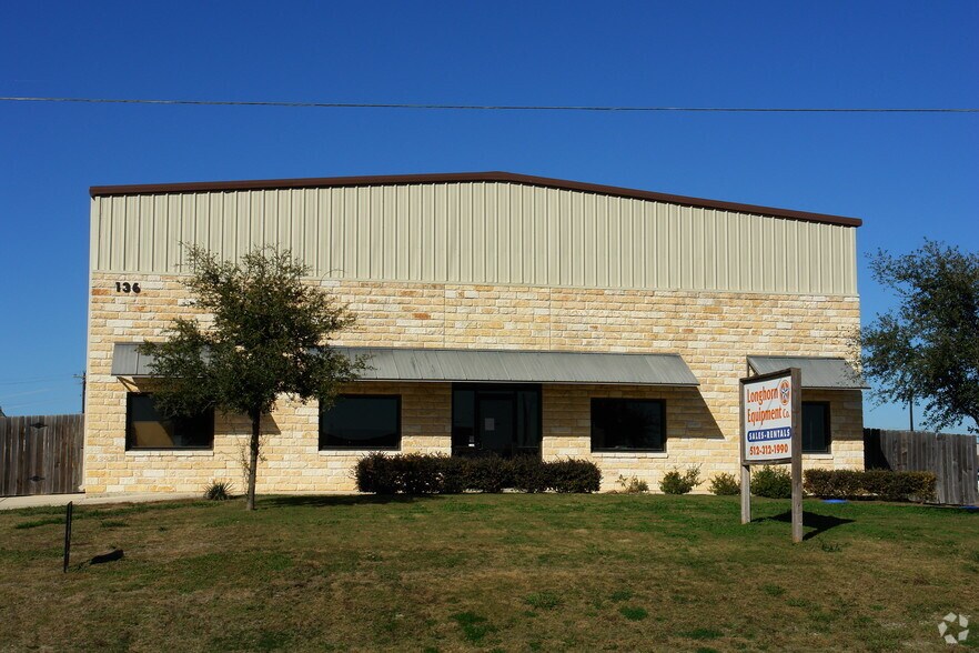 136 Trademark Dr, Buda, TX à louer - Photo de l’immeuble – Image 2 sur 10