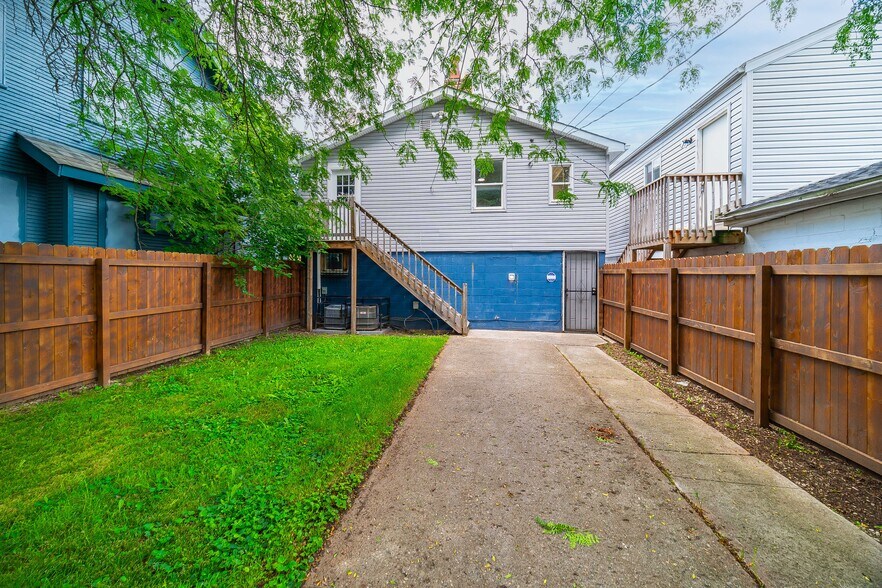 923 Sullivant Ave, Columbus, OH à vendre - Photo de l’immeuble – Image 2 sur 9