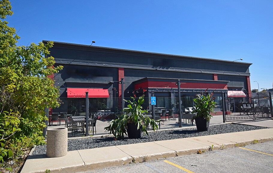 2005 Pembina Hwy, Winnipeg, MB à louer - Photo de l’immeuble – Image 2 sur 5