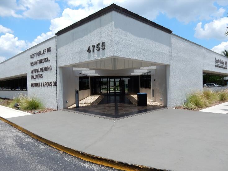 4755 Summerlin Rd, Fort Myers, FL à louer Photo de l’immeuble– Image 1 sur 6