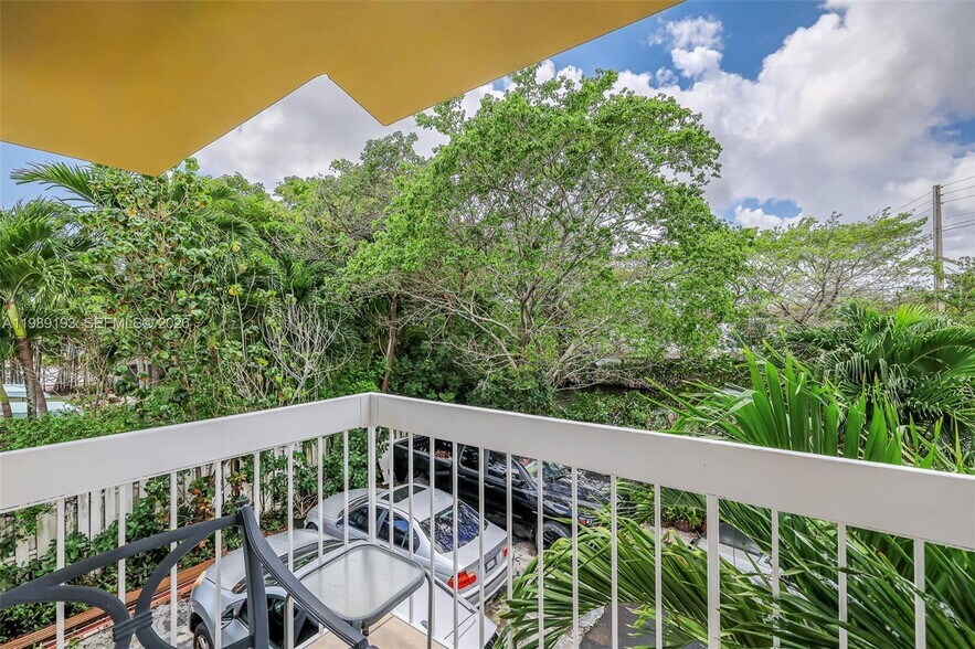 12085 W Dixie Hwy, North Miami, FL à vendre - Photo de l’immeuble – Image 3 sur 21