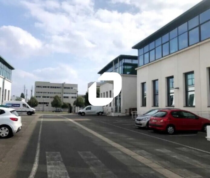Bureau dans Villeneuve-la-Garenne à louer - Photo de l’immeuble – Image 3 sur 7